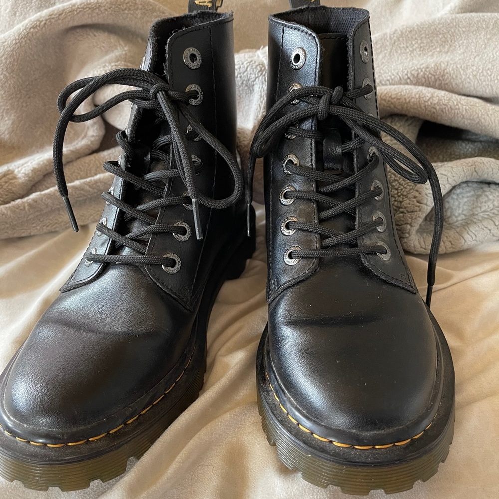 Dr martens airwair boots
